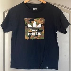 Adidas black tee with camp logo detail size men’s medium